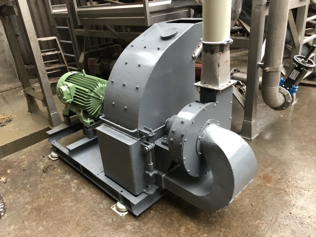 Compleet gereviseerde hamermolen met bijhorende ventilator blaastransport
